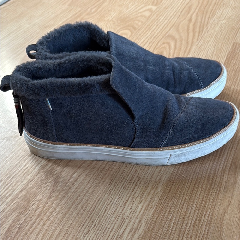 Women’s TOMS Gray Suede Slip-On Shoes